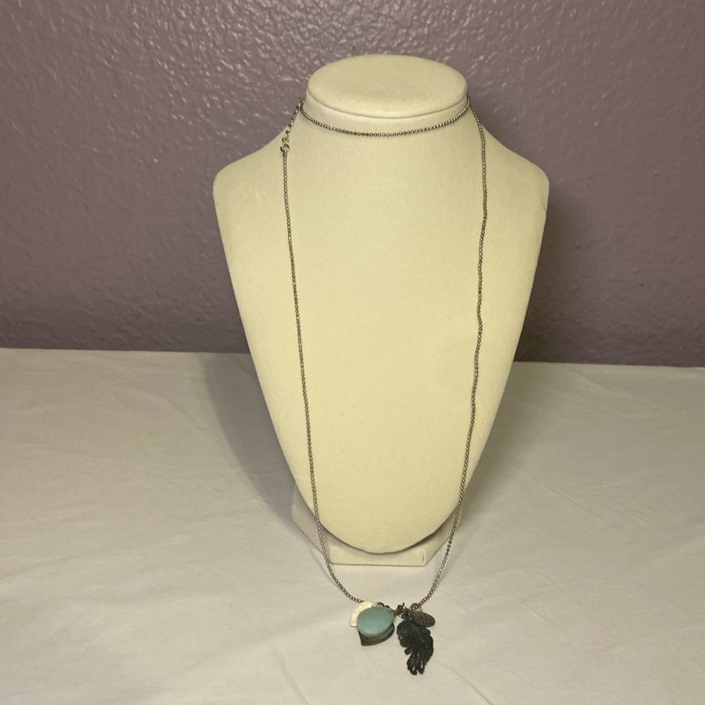 American Eagle Outfitters Women's Retro Bohemian Feather Charm Necklace EUC